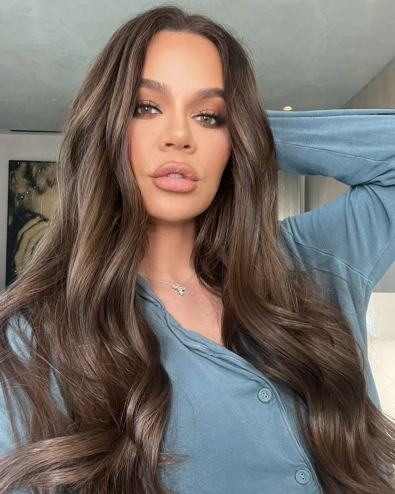 Το νέο hair color της Khloe Kardashian θα σε εμπνεύσει για τη χειμερινή ανανέωση στα μαλλιά σου