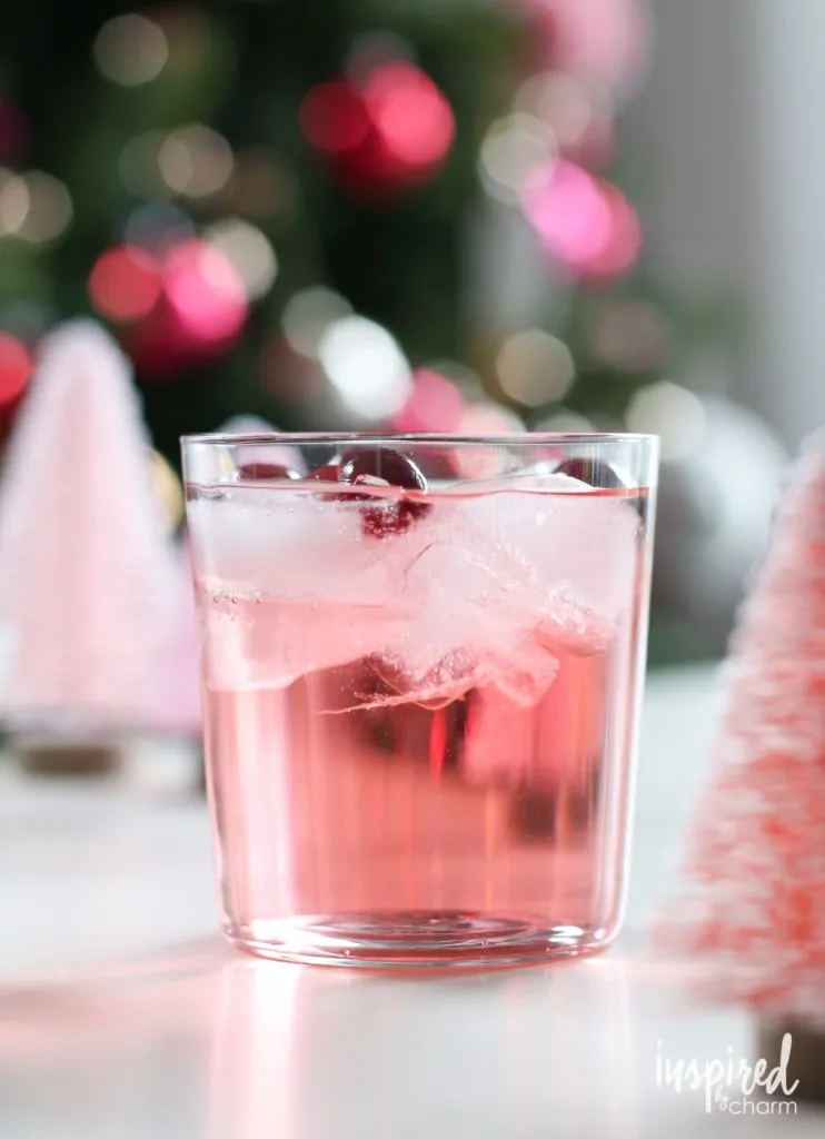 «Jingle Juice Holiday Punch»: Το χριστουγεννιάτικο cocktail με μόνο 3 υλικά