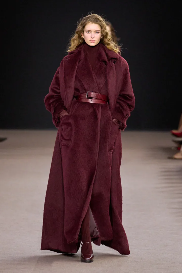 Max Mara FW '25: Η νέα ατρόμητη ρομαντική ηρωίδα