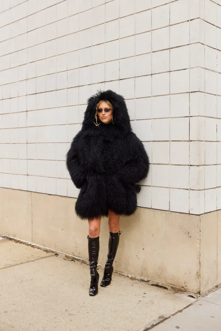 Faux fur και 6 stylish τρόποι για να τη φορέσεις