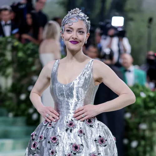 Το σαλόνι της Amanda Seyfried διαθέτει την ιδανική ισορροπία άνεσης και κοινωνικότητας