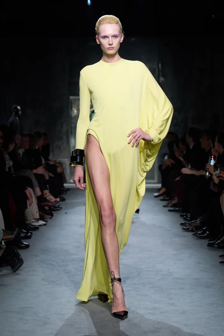 Tom Ford FW '25: Σαγήνη μέσα από μια σύγχρονη και sophisticated οπτική