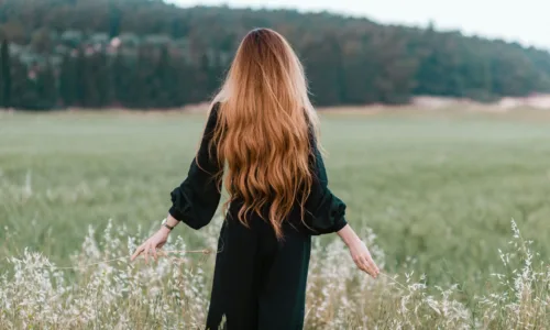 5 τρόποι για να κάνεις τα μαλλιά σου να μακρύνουν πιο γρήγορα από ποτέ