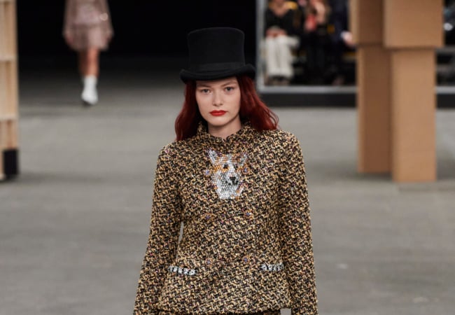 Chanel Animal-Centric SS23: Η μοντέρνα προσέγγιση της διαχρονικότητας στο αέναο παιχνίδι με τα ζώα