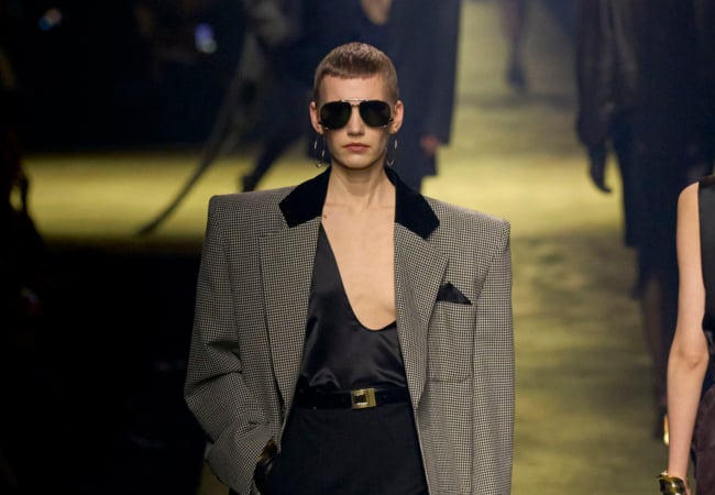 Ωδή στον εμβληματικό couturier Yves Saint Laurent το fashion show του FW'23 στο Παρίσι