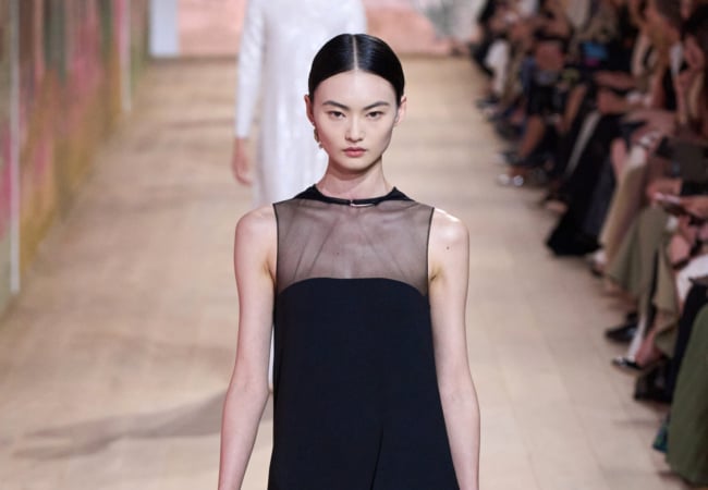 Η haute couture συλλογή FW'23 του Christian Dior εμπνέεται από ελληνορωμαϊκούς μύθους και θεές