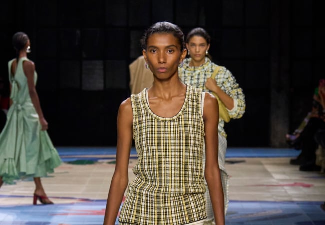 Το show μόδας SS'24 της Bottega Veneta αποκαλύπτει την ομορφιά της πολυπολιτισμικότητας