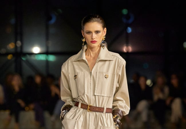 Utility και safari chic με late '70s αέρα ήταν το show για την SS' 24 του Saint Laurent