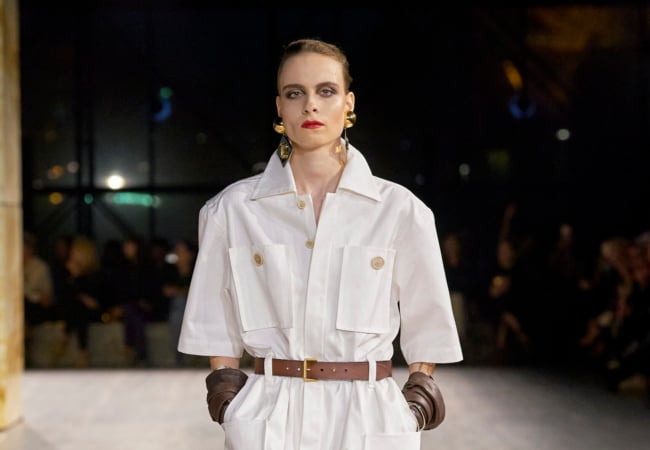 Utility και safari chic με late '70s αέρα ήταν το show για την SS' 24 του Saint Laurent 