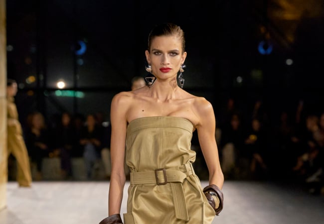 Utility και safari chic με late '70s αέρα ήταν το show για την SS' 24 του Saint Laurent 