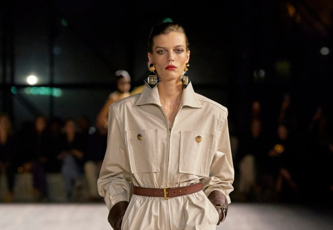 Utility και safari chic με late '70s αέρα ήταν το show για την SS' 24 του Saint Laurent 