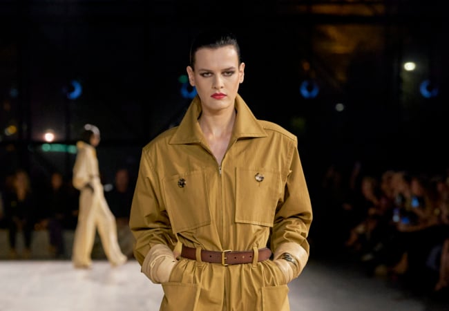 Utility και safari chic με late '70s αέρα ήταν το show για την SS' 24 του Saint Laurent 