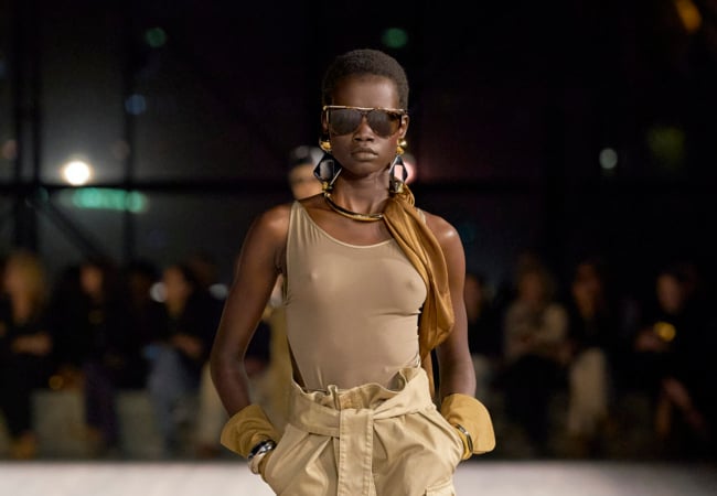 Utility και safari chic με late '70s αέρα ήταν το show για την SS' 24 του Saint Laurent 