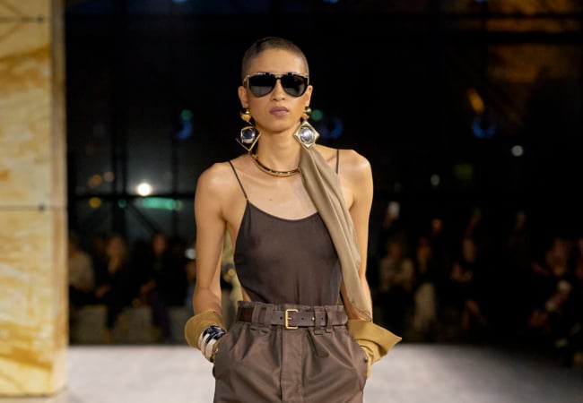 Utility και safari chic με late '70s αέρα ήταν το show για την SS' 24 του Saint Laurent