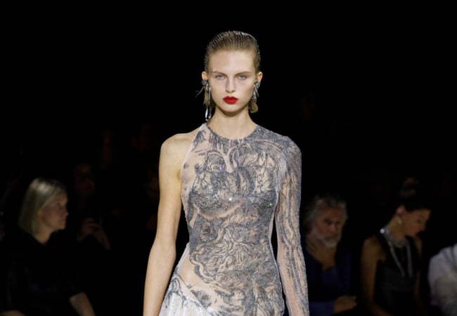 Το finale της Sarah Burton για τον McQueen και η αρχή της Louise Trotter για τον Carven