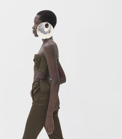 Jean Paul Gaultier Couture F'24: Draping και γεωμετρικές φιγούρες βγαλμένες από ταινία επιστημονικής φαντασίας