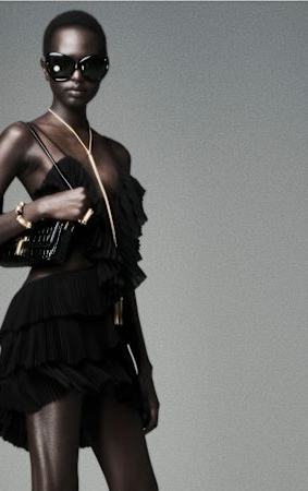 Tom Ford Resort '25: Μια συλλογή που συνδυάζει την κλασική αίγλη με μια μοντέρνα και προκλητική πινελιά