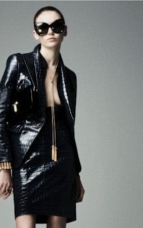 Tom Ford Resort '25: Μια συλλογή που συνδυάζει την κλασική αίγλη με μια μοντέρνα και προκλητική πινελιά