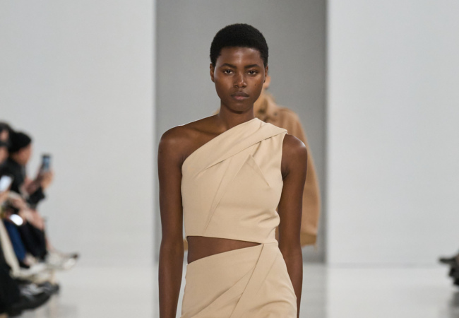 Η συλλογή Max Mara SS '25 φέρνει την ιδανική σύγχρονη γκαρνταρόμπα στην πασαρέλα