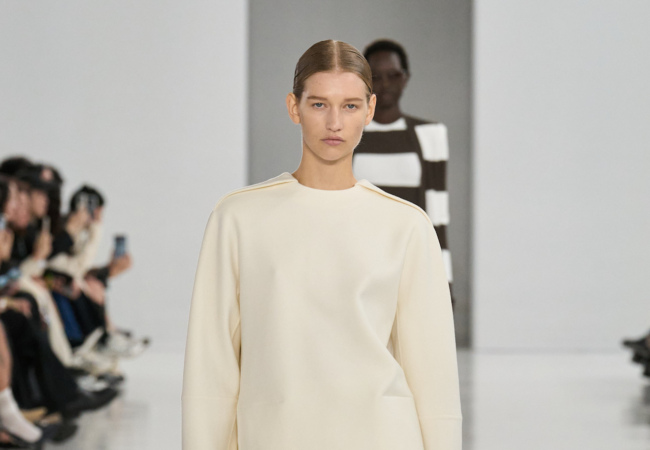 Η συλλογή Max Mara SS '25 φέρνει την ιδανική σύγχρονη γκαρνταρόμπα στην πασαρέλα