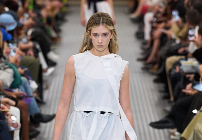 Miu Miu SS '25: Μια αριστοτεχνική αντιπαράθεση πραγματικότητας και φαντασίας