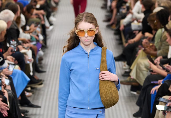 Miu Miu SS '25: Μια αριστοτεχνική αντιπαράθεση πραγματικότητας και φαντασίας