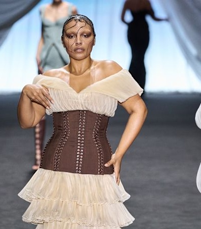 Jean Paul Gaultier HC SS'25: Το σαγηνευτικό ναυάγιο Υψηλής Ραπτικής στο οποίο υποκλιθήκαμε