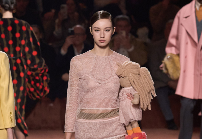 Fendi FW '25: 100 χρόνια κληρονομιάς και δημιουργικότητας