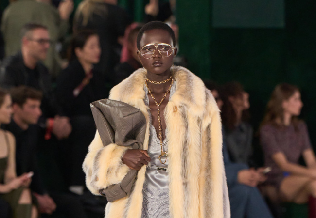 Gucci FW '25: Μια προσπάθεια για αναγέννηση που χρειάζεται όμως ρήξη