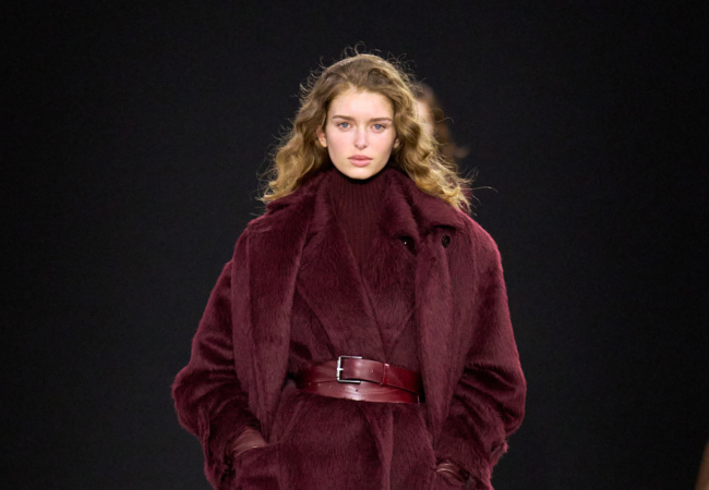 Max Mara FW '25: Η νέα ατρόμητη ρομαντική ηρωίδα