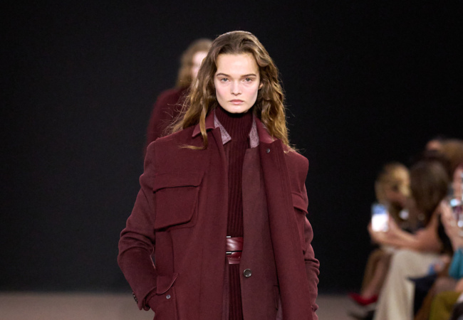 Max Mara FW '25: Η νέα ατρόμητη ρομαντική ηρωίδα