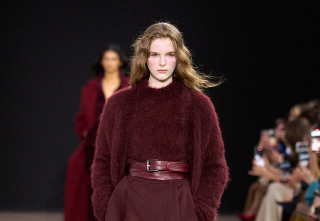 Max Mara FW '25: Η νέα ατρόμητη ρομαντική ηρωίδα