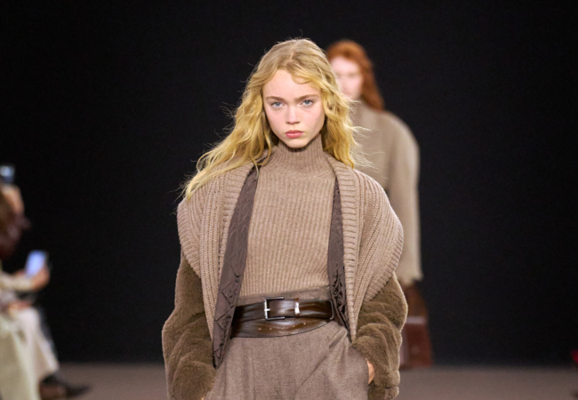 Max Mara FW '25: Η νέα ατρόμητη ρομαντική ηρωίδα