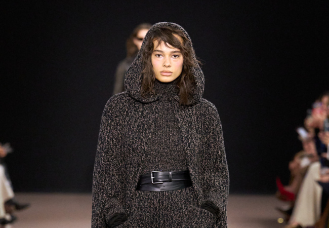 Max Mara FW '25: Η νέα ατρόμητη ρομαντική ηρωίδα