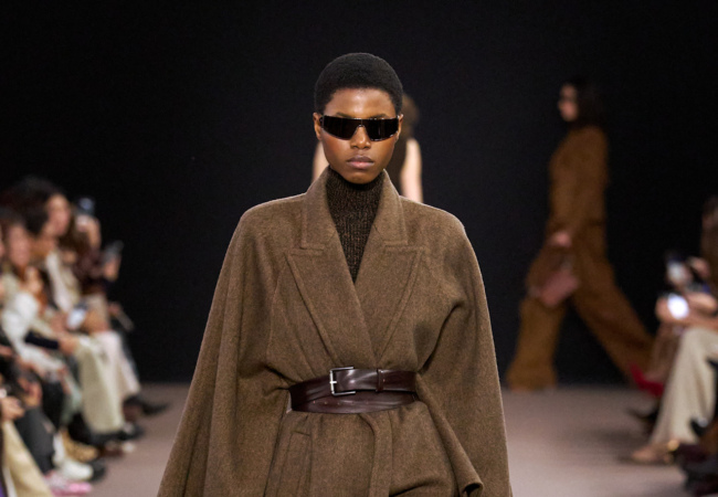 Max Mara FW '25: Η νέα ατρόμητη ρομαντική ηρωίδα