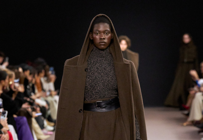 Max Mara FW '25: Η νέα ατρόμητη ρομαντική ηρωίδα