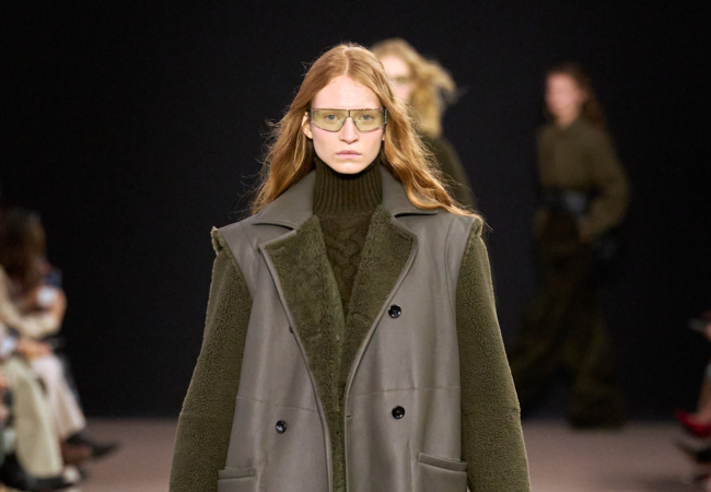 Max Mara FW '25: Η νέα ατρόμητη ρομαντική ηρωίδα