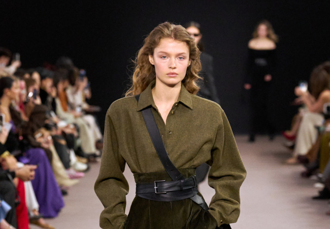 Max Mara FW '25: Η νέα ατρόμητη ρομαντική ηρωίδα