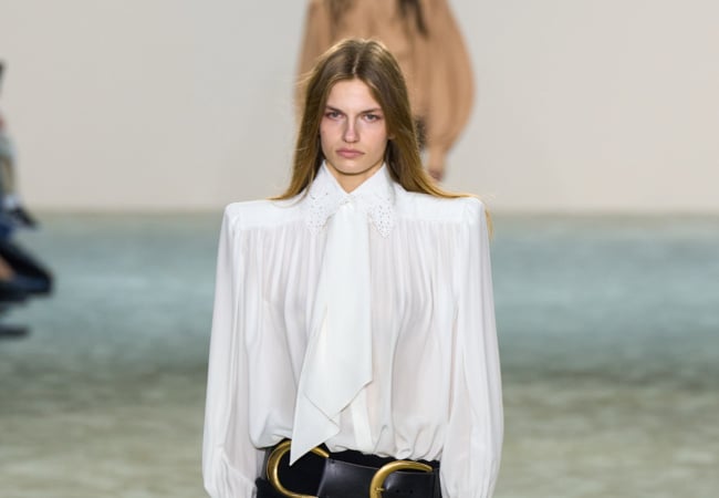 Chloé FW' 25: H εξερεύνηση της πολυπλοκότητας των αντιθέτων και των διαφορετικών πλευρών της γυναίκας