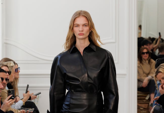 Givenchy FW '25: Ένα εκτυφλωτικό ντεμπούτο με ακριβείς σιλουέτες