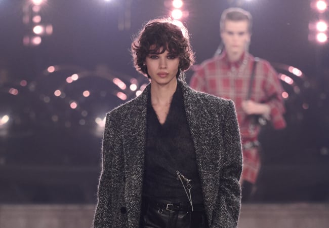 Isabel Marant FW '25: Ένα μείγμα punk εξέγερσης με εκλεπτυσμένη ραπτική