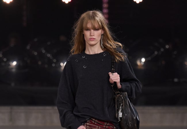 Isabel Marant FW '25: Ένα μείγμα punk εξέγερσης με εκλεπτυσμένη ραπτική