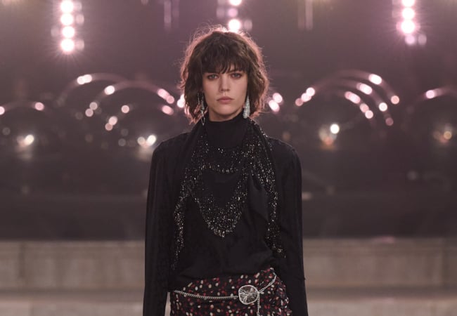 Isabel Marant FW '25: Ένα μείγμα punk εξέγερσης με εκλεπτυσμένη ραπτική