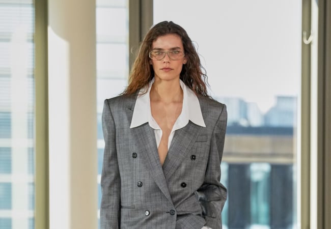 Stella McCartney FW '25: Καινοτομία, ηθική και πολυτέλεια