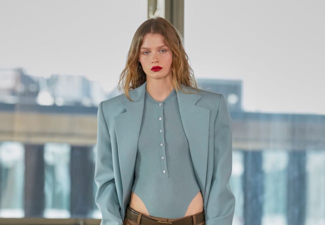 Stella McCartney FW '25: Καινοτομία, ηθική και πολυτέλεια