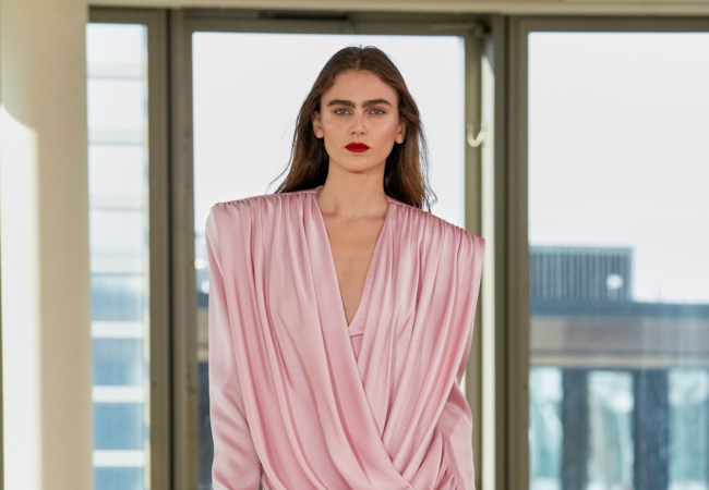 Stella McCartney FW '25: Καινοτομία, ηθική και πολυτέλεια