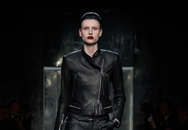 Tom Ford FW '25: Σαγήνη μέσα από μια σύγχρονη και sophisticated οπτική