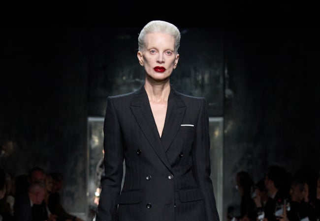 Tom Ford FW '25: Σαγήνη μέσα από μια σύγχρονη και sophisticated οπτική